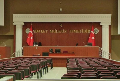 İşten tazminatsız çıkarılan depremzede, hukuk mücadelesini kazandı.